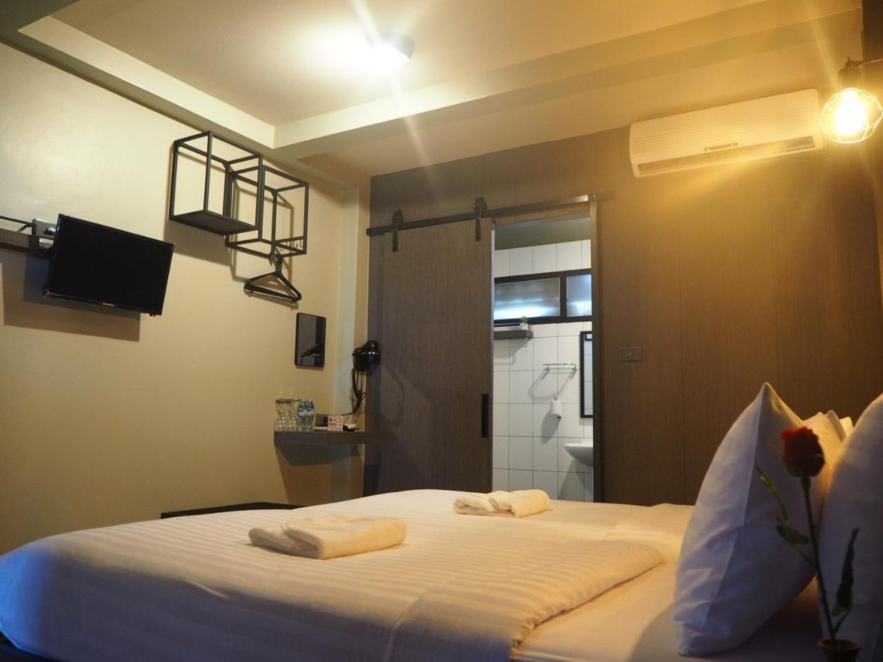 Отель Bbhouse Rambuttri 2 Бангкок Экстерьер фото